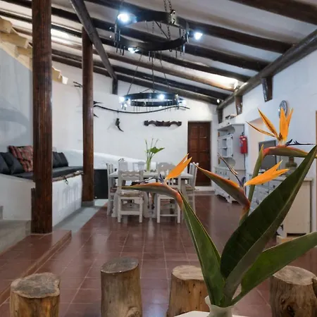 Holiday home Vivelorural El Refugio De Arucas, Pool & Terrace