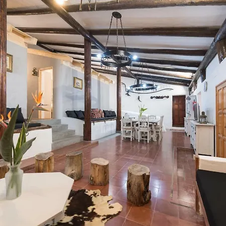 Holiday home Vivelorural El Refugio De Arucas, Pool & Terrace